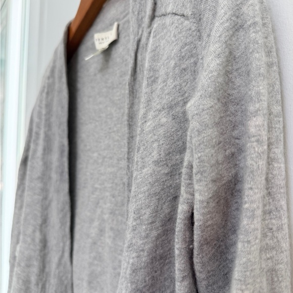 DEMYLEE New York 100% Cashmere Sweater Cardigan - Picture 2 of 4